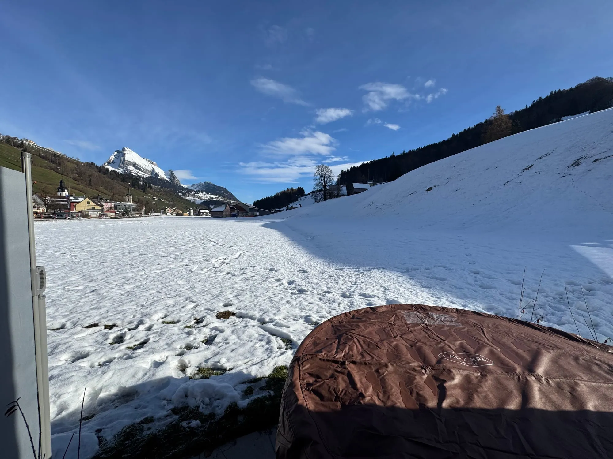 Grosser Whirlpool mit Blick auf den Schafberg