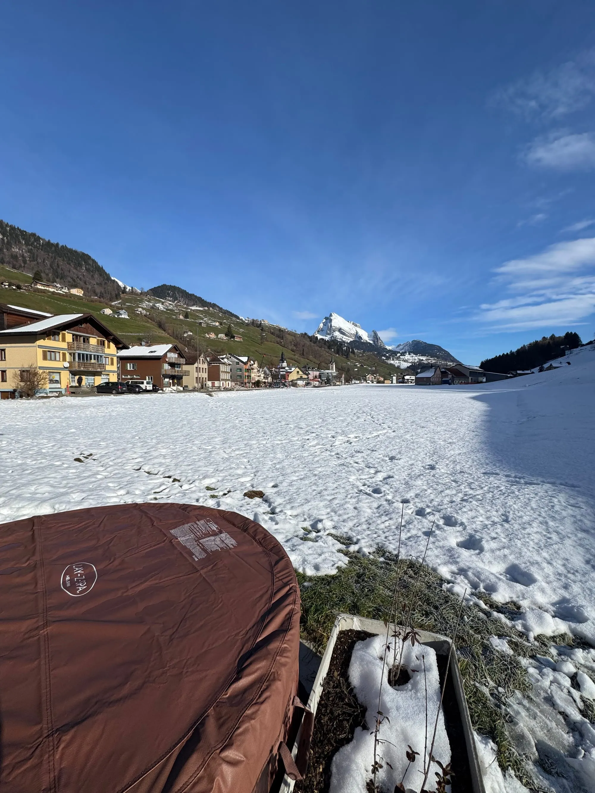 Ferienwohnung mit Whirlpool im Toggenburg: Wellness mit Bergblick
