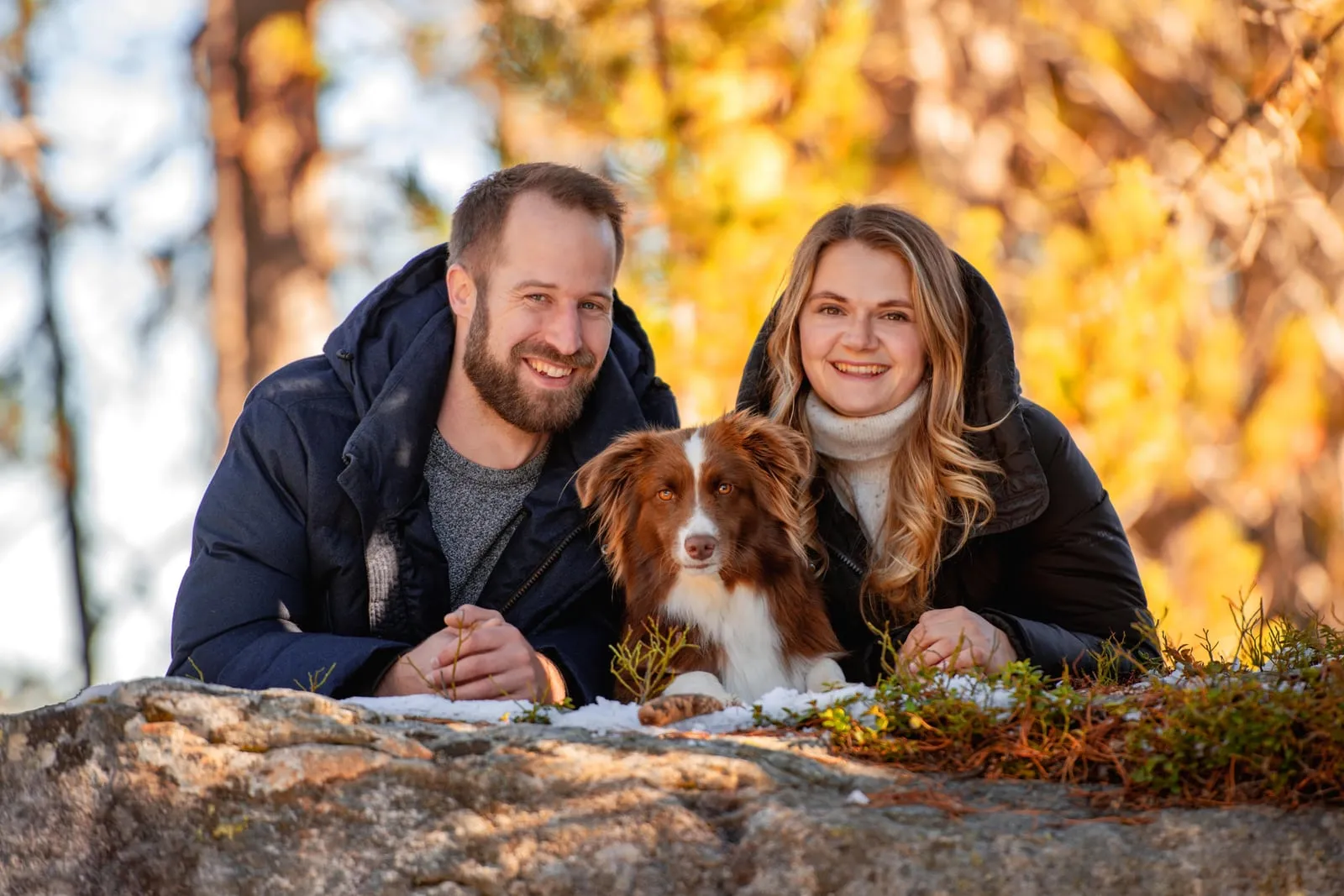 Sandro und Isa mit Lou, ihrem Mini Australian Shepherd